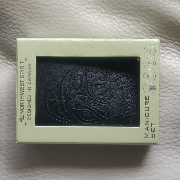 'Orca' Indigenous Design by Douglas Horne Manicure Set - Picture 4 of 6